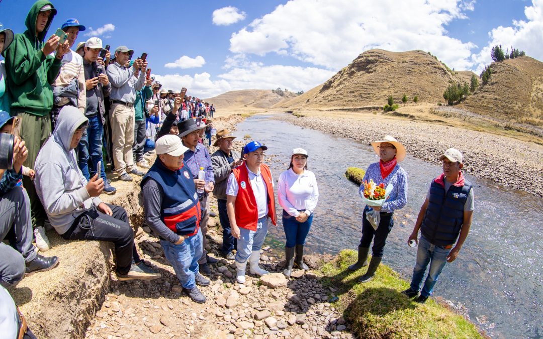 Gobierno Regional de Ayacucho impulsa el desarrollo acuícola con la siembra de 30 mil alevinos de trucha en Cangallo