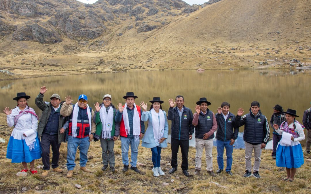 Gobierno Regional de Ayacucho impulsa repoblamiento con alevinos de trucha en la laguna de Cunyaq, distrito de Acos Vinchos
